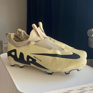 Nike Air Zoom Cleats in white and Black